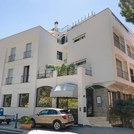 4 Mehari * Varigotti