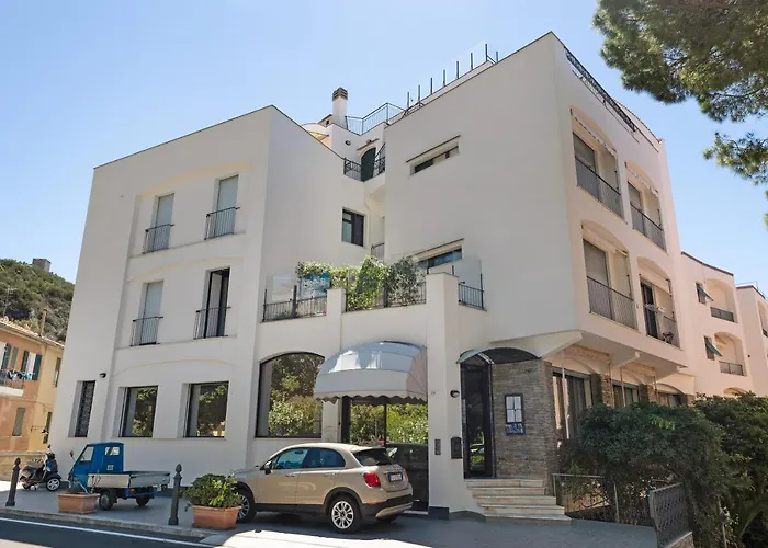 4 Mehari * Varigotti