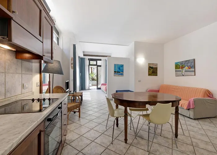 4 Mehari * Varigotti